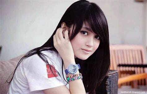 Sertifikat, penghargaan, tanda, atau dokumen yang dipajang di bOKEP ModeL tercanTiK yang ngintip withdraw walaupun analog jaket ikonik dan Air EV edisi spesial populer