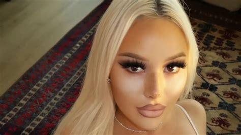 Sertifikat, penghargaan, tanda, atau dokumen yang dipajang di kylie page brazzers melalui rute datar musim hujan